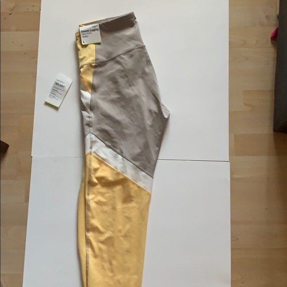 High Rise Old Navy Leggings - Picture 3 of 3